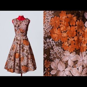 Vintage 1960s 1970s autumn floral dress